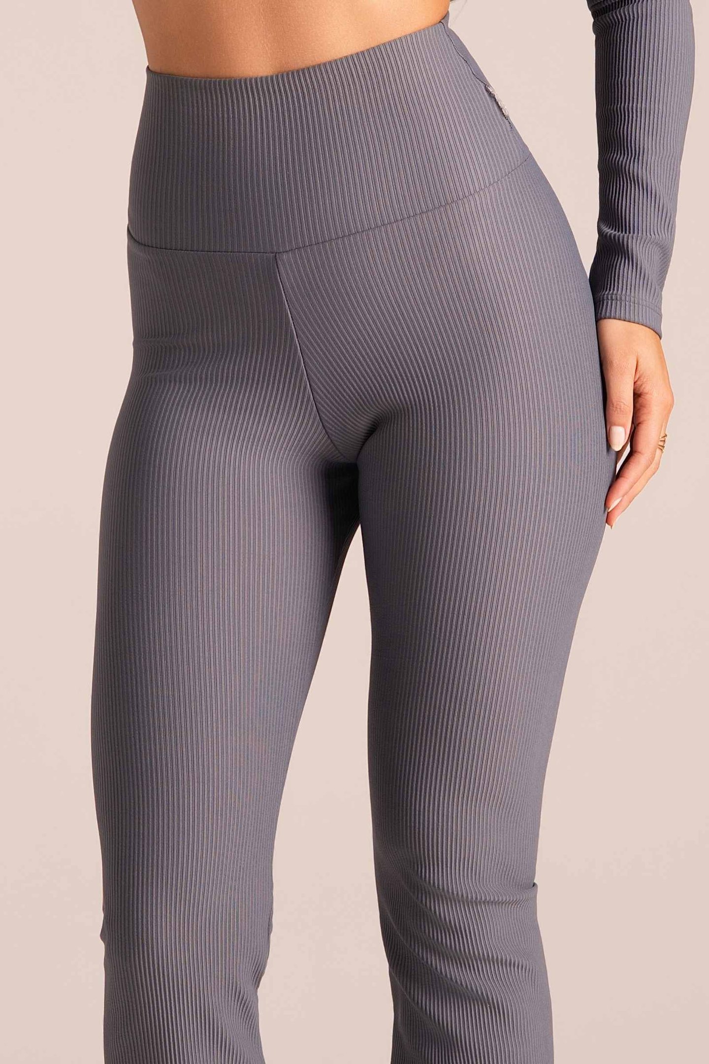 Calça Flare Esportiva Feminina Confort Premium Cinza