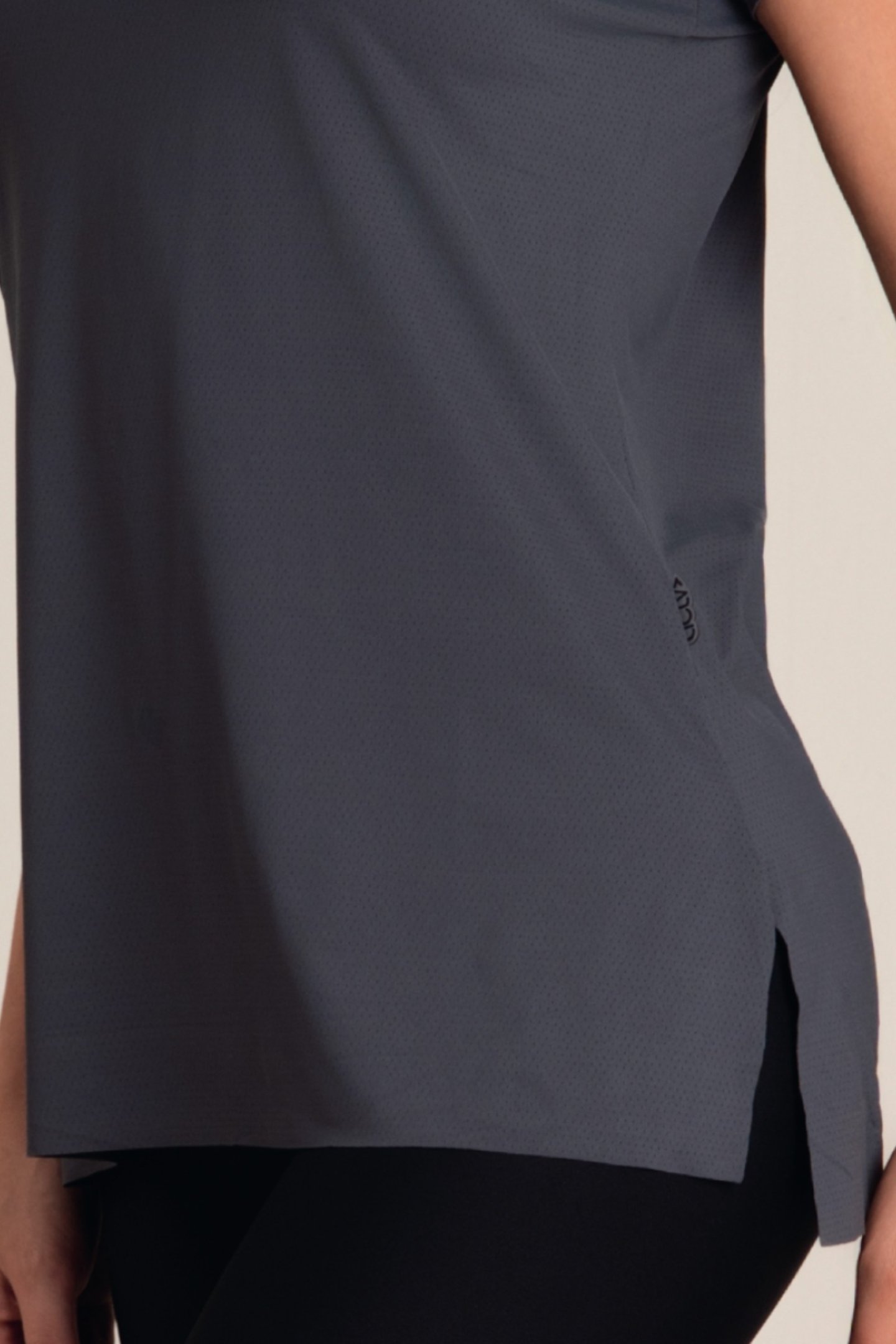 Camiseta Feminina Dry Fit Fenda Chumbo