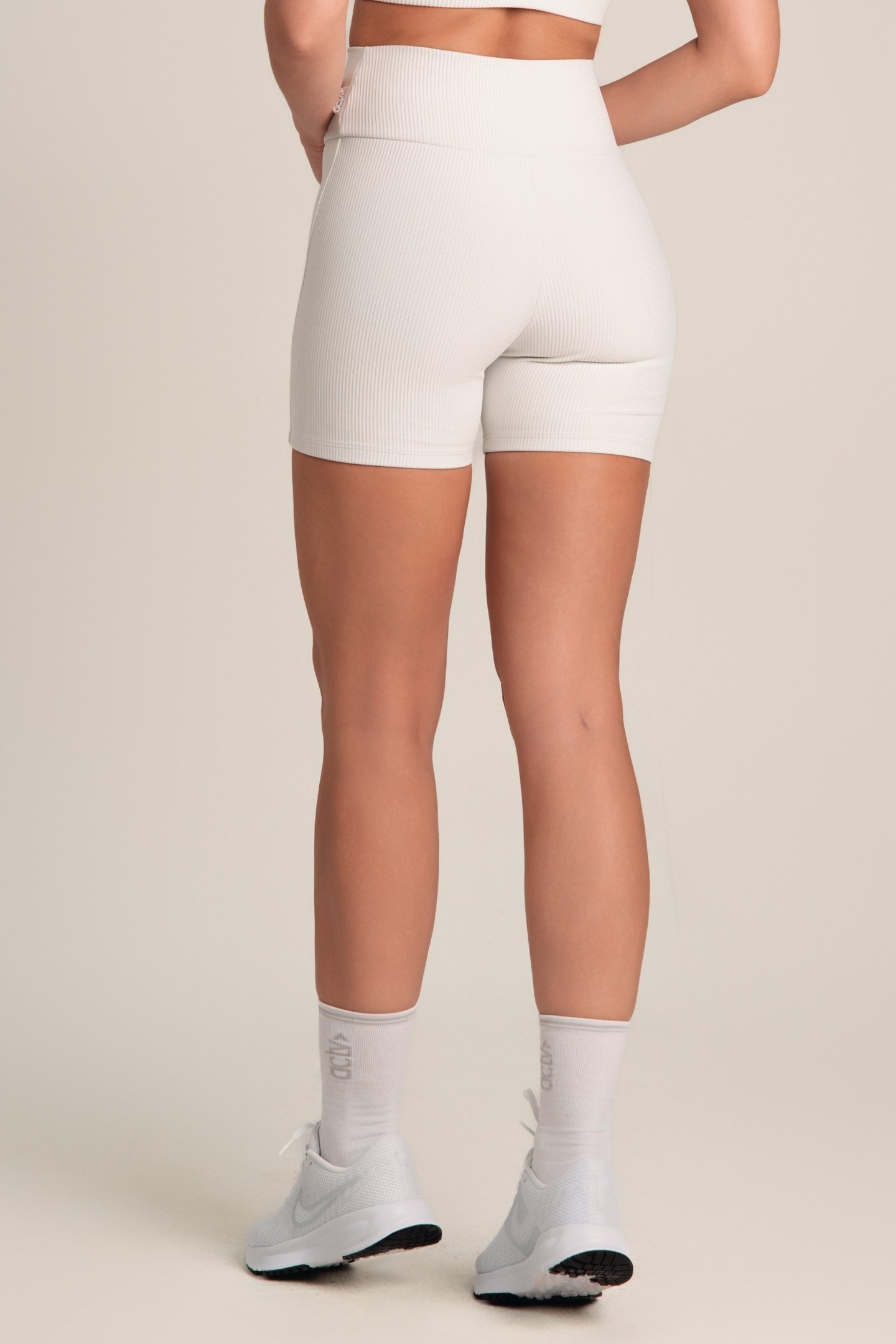 Short Fitness Canelado Sem Costura Frontal Off White