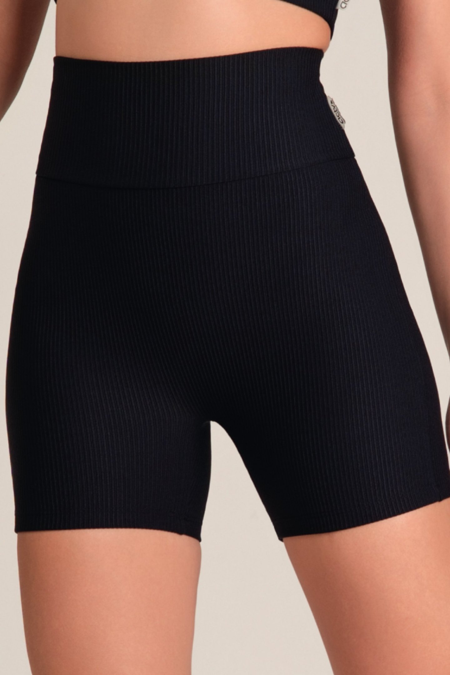 Short Fitness Canelado Sem Costura Frontal Preto