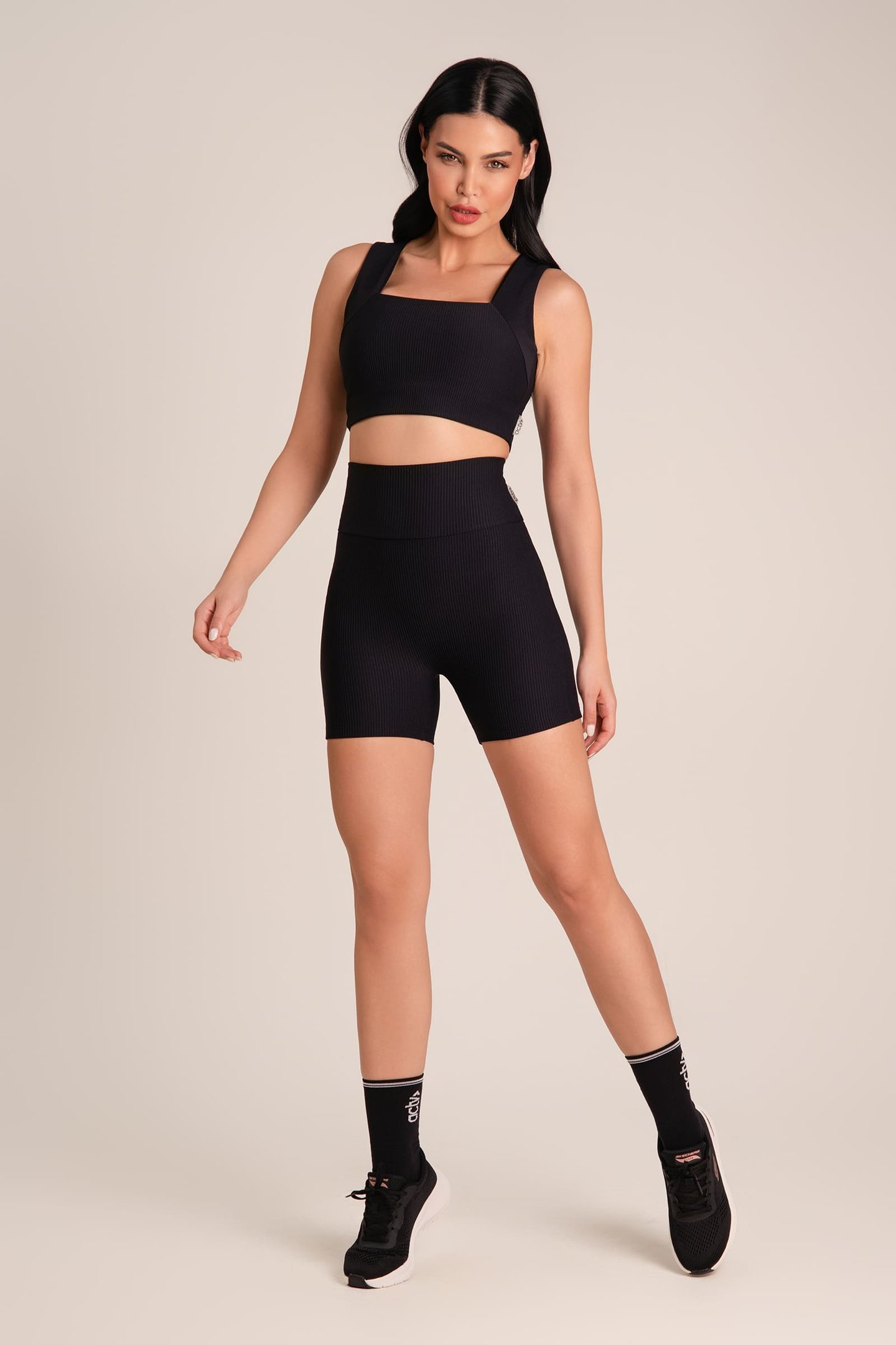 Short Fitness Canelado Sem Costura Frontal Preto