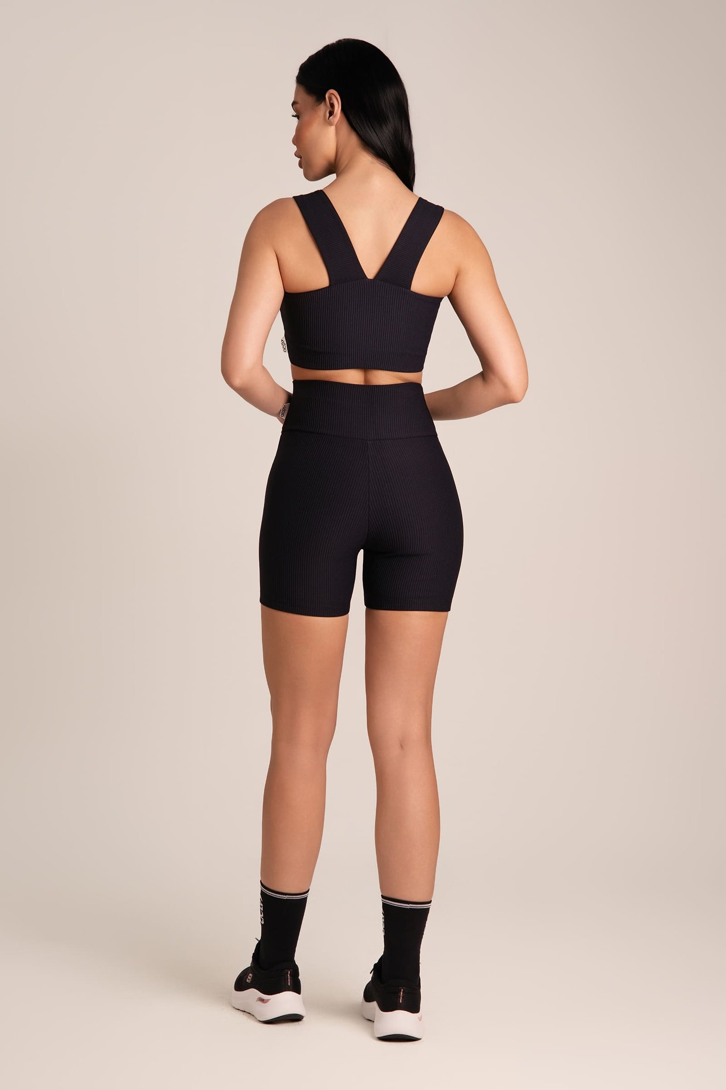 Short Fitness Canelado Sem Costura Frontal Preto