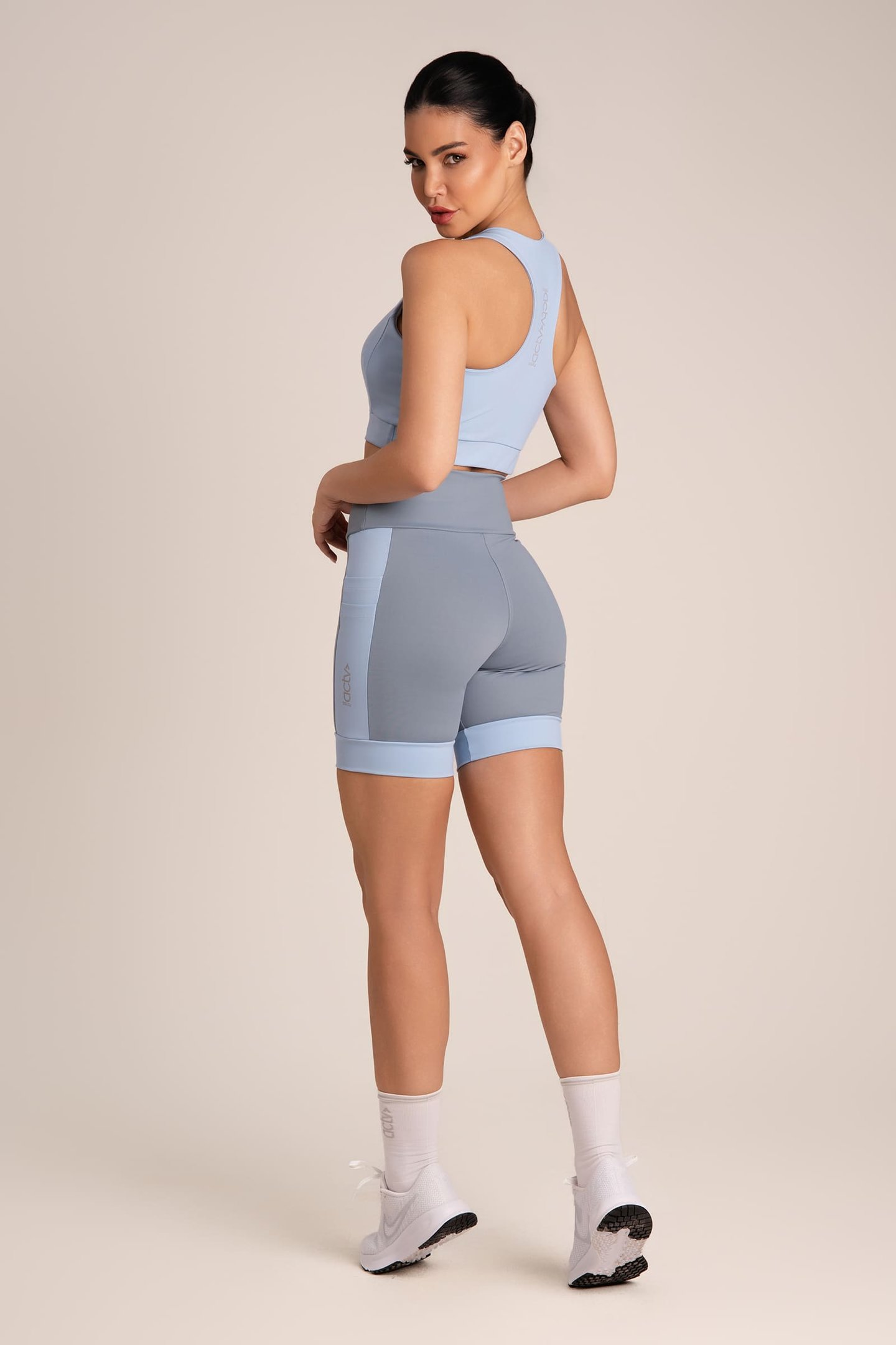 Bermuda De Corrida Com Bolsos Bicolor Wind/acquarius