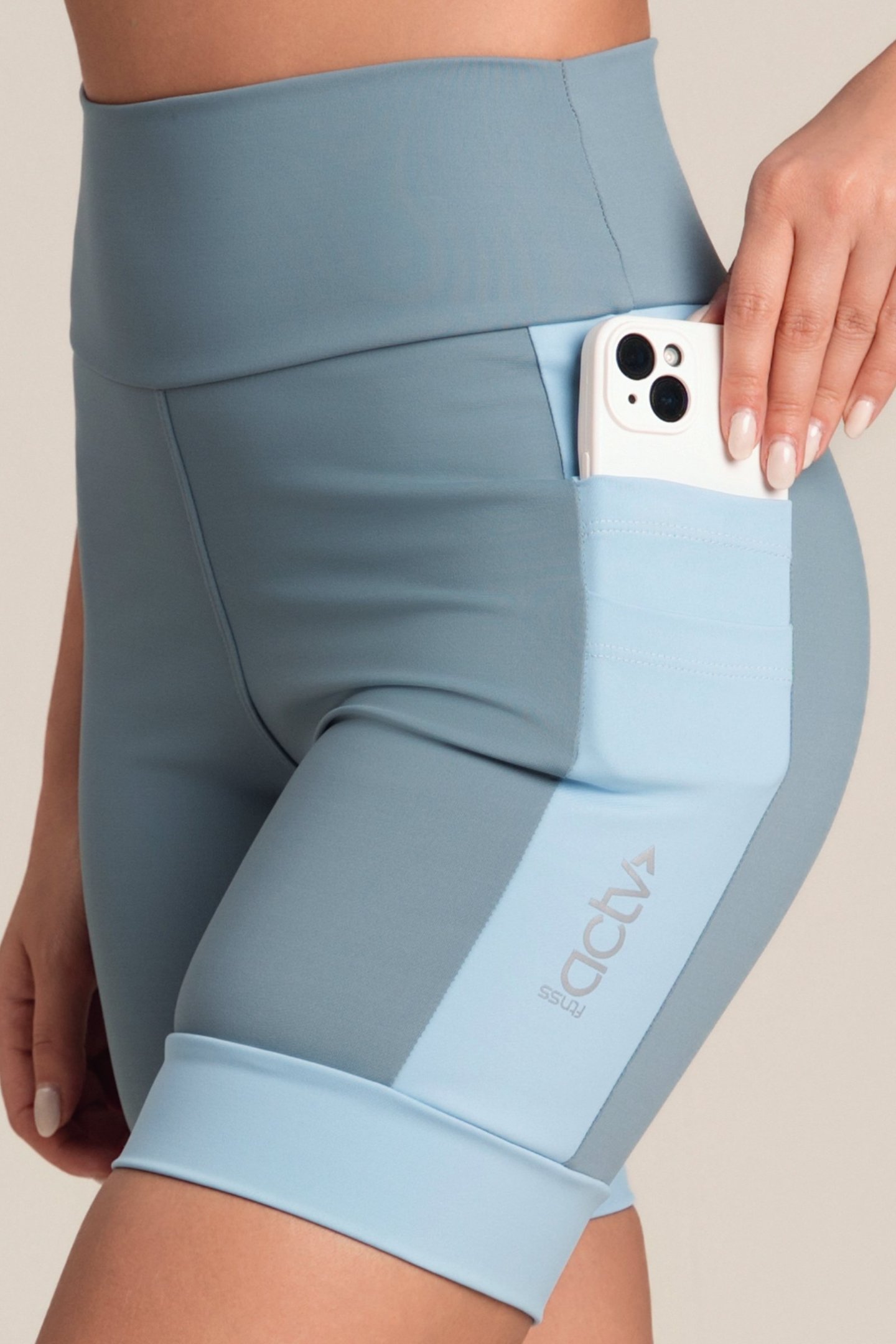 Bermuda De Corrida Com Bolsos Bicolor Wind/acquarius