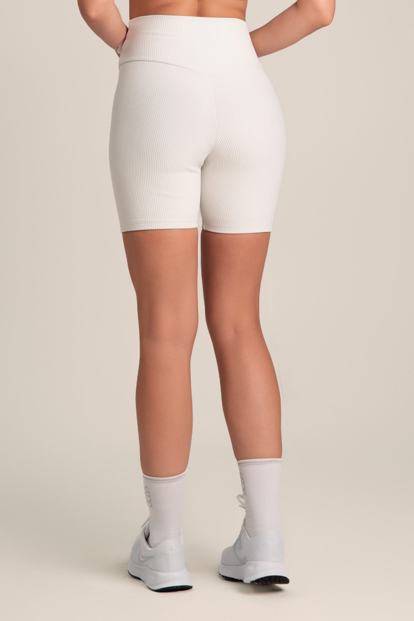 Bermuda Fitness Canelada Empina Bumbum Off White