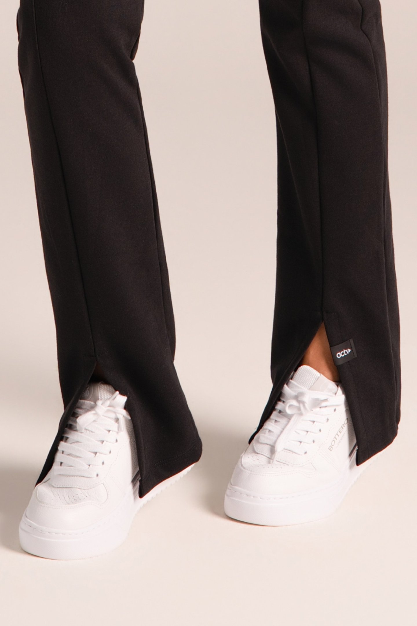 Calça Velvet Touch - Moletom Premium Slim Preto